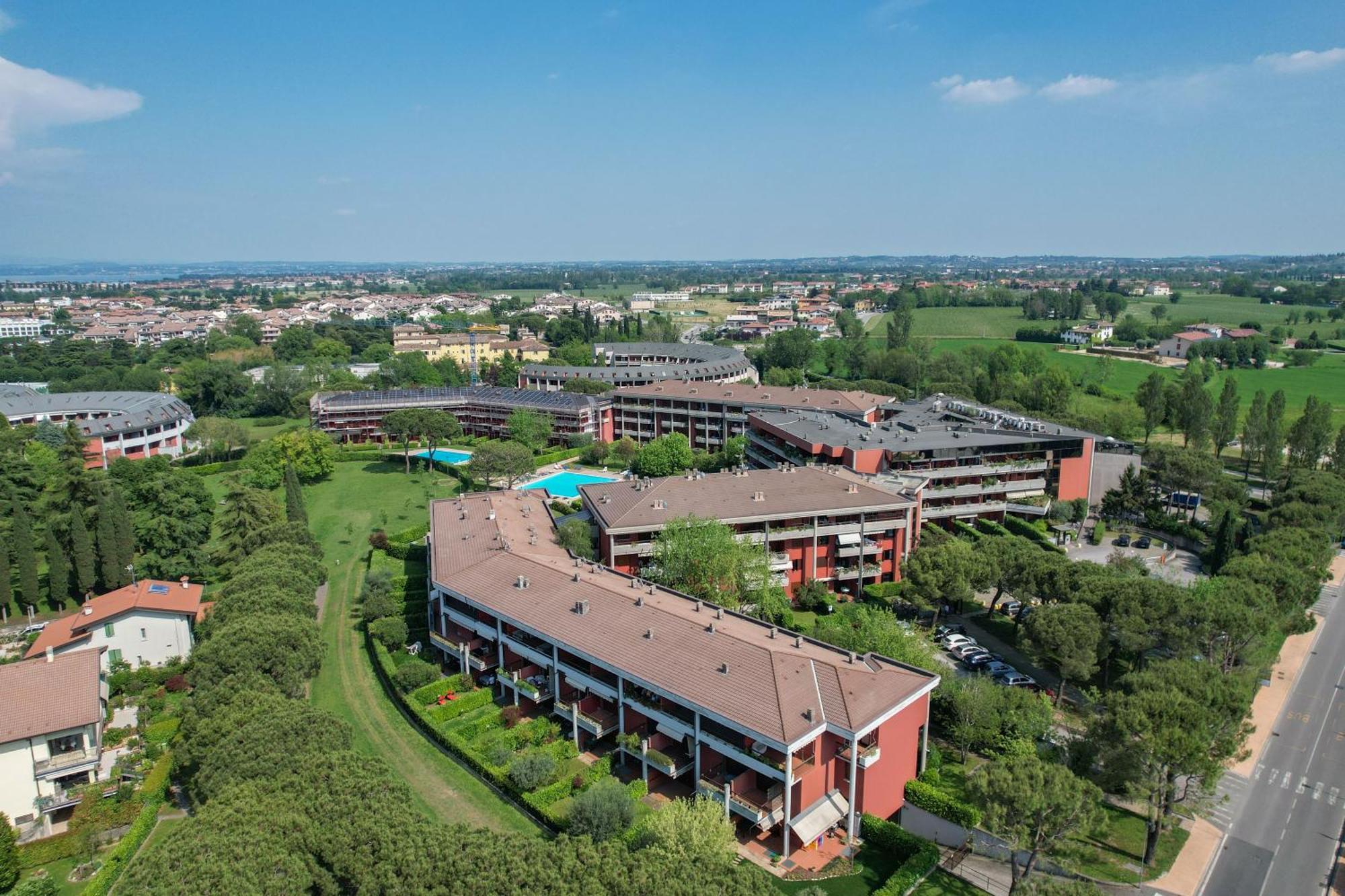 Breeze Apartment Desenzano del Garda Exterior photo