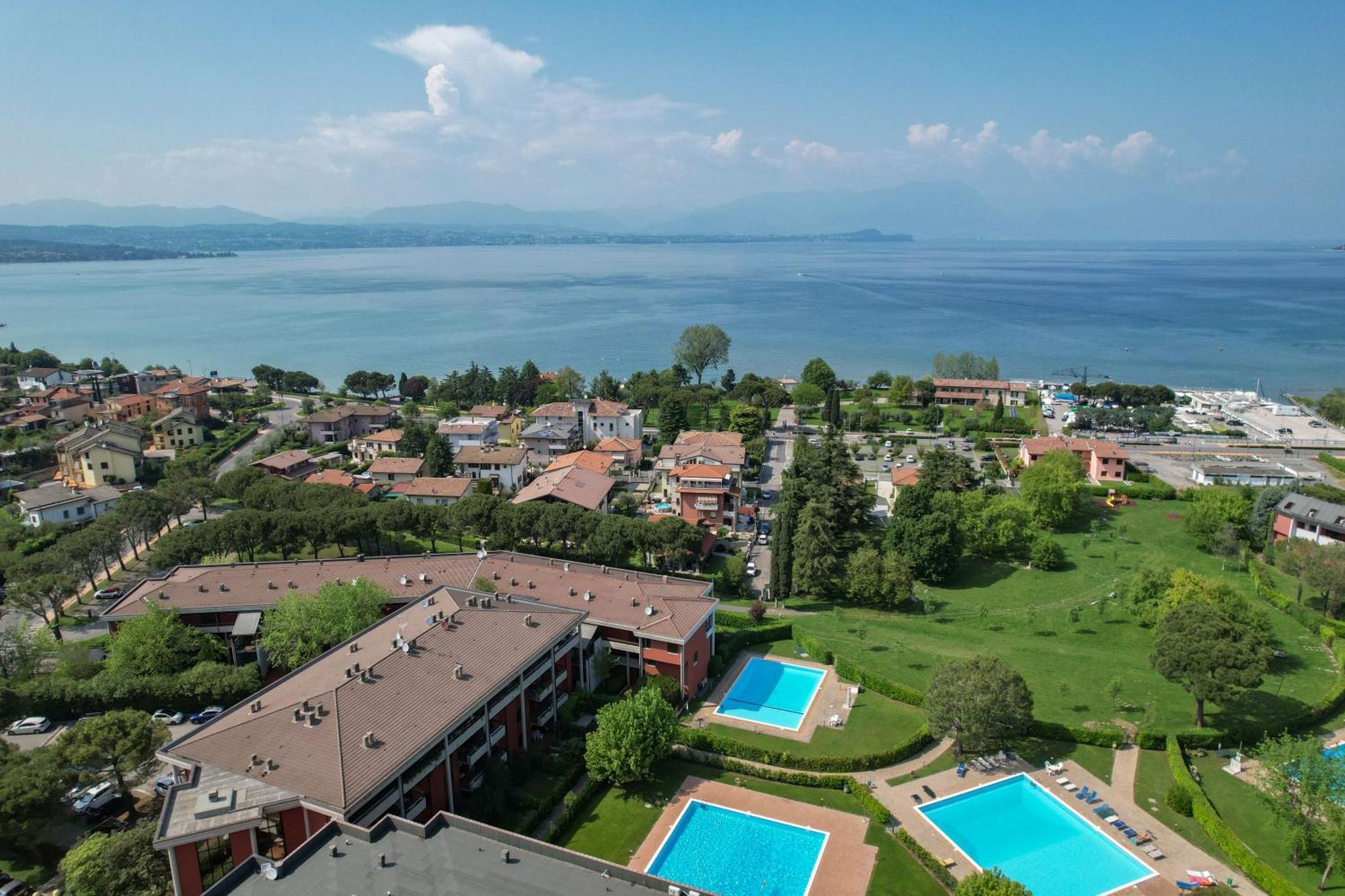 Breeze Apartment Desenzano del Garda Exterior photo