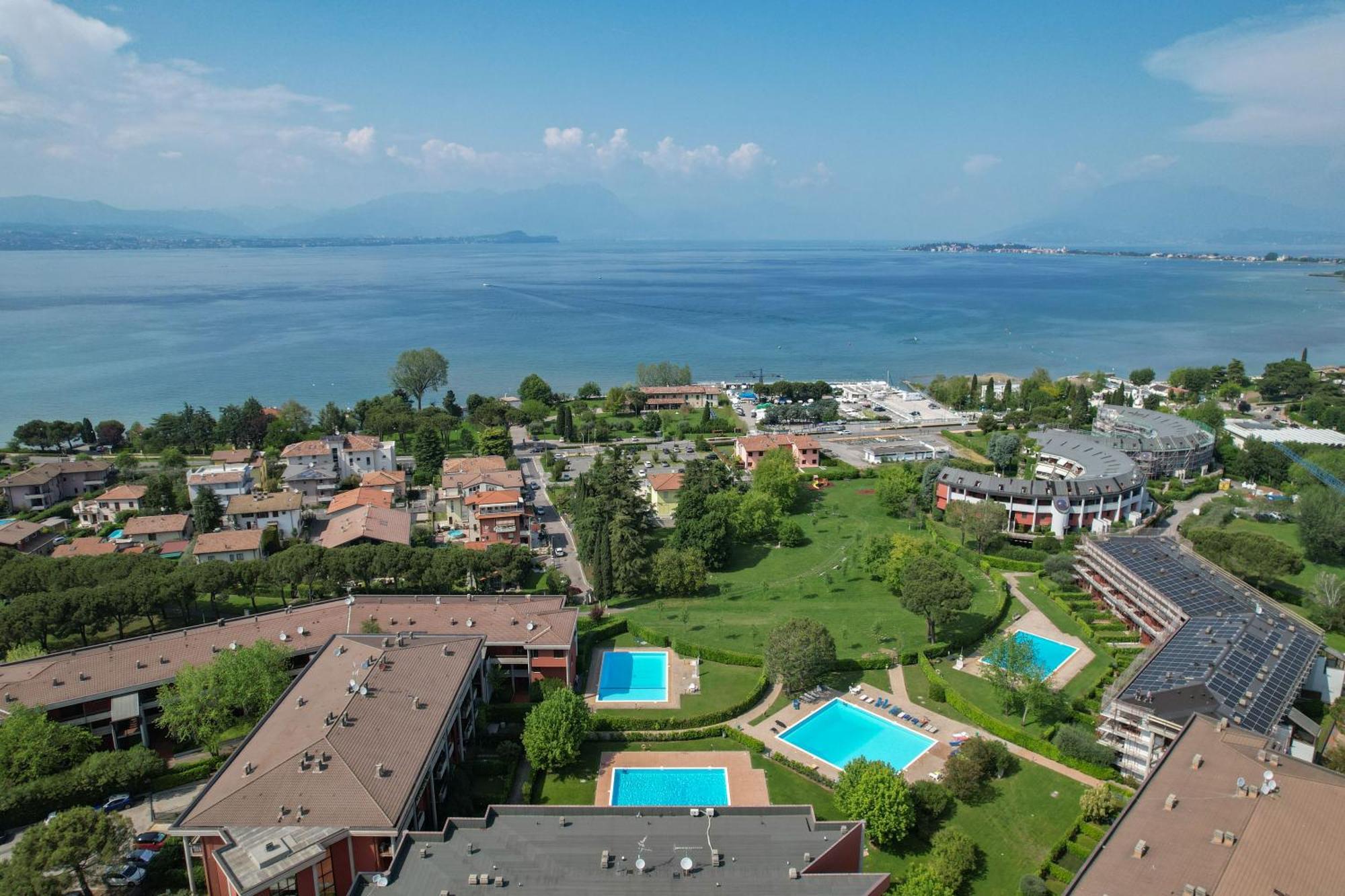 Breeze Apartment Desenzano del Garda Exterior photo