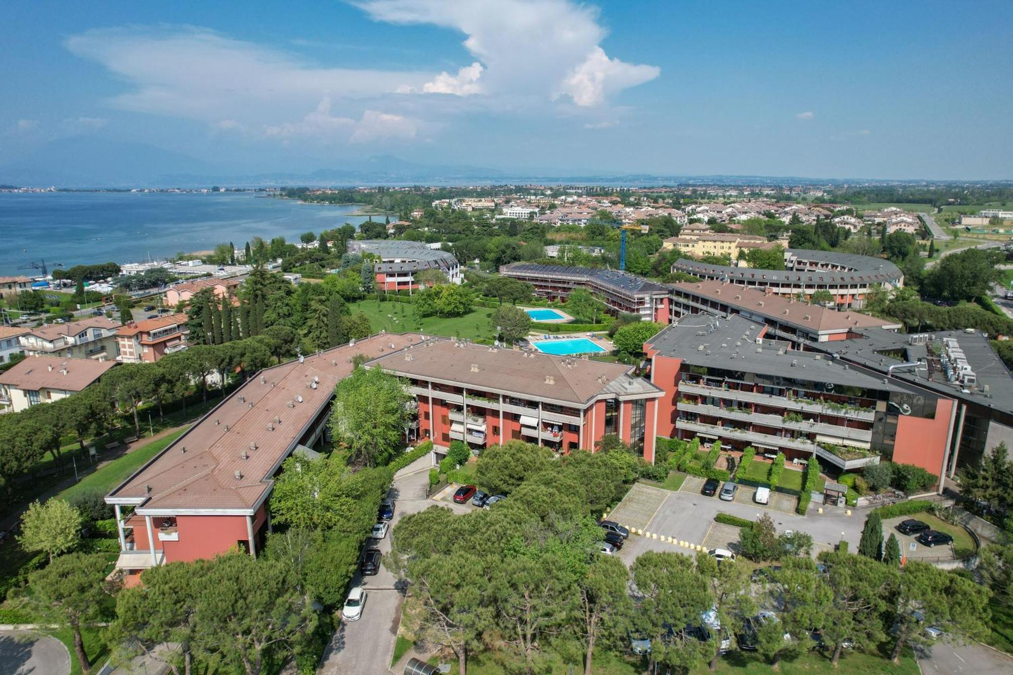Breeze Apartment Desenzano del Garda Exterior photo